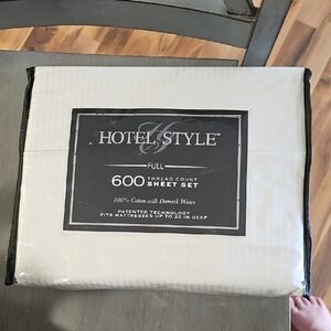 Hotel Style 600-Thread Count Full Sheet Set in White